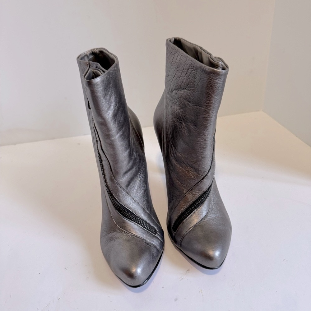 Lui Chung Silver Heeled Boots with zipper Size 9